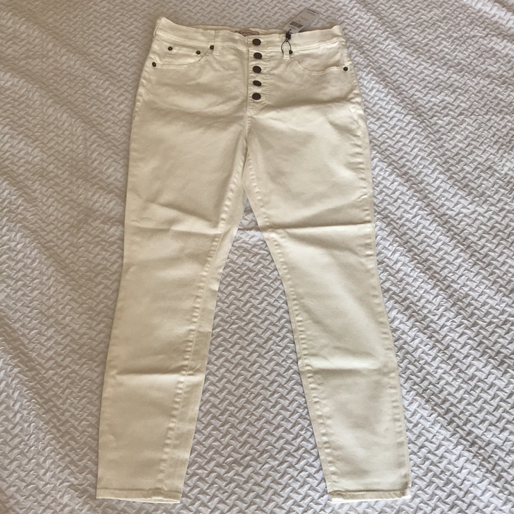 Final Markdown-BCBGENERATION Button Fly Skinny Jeans